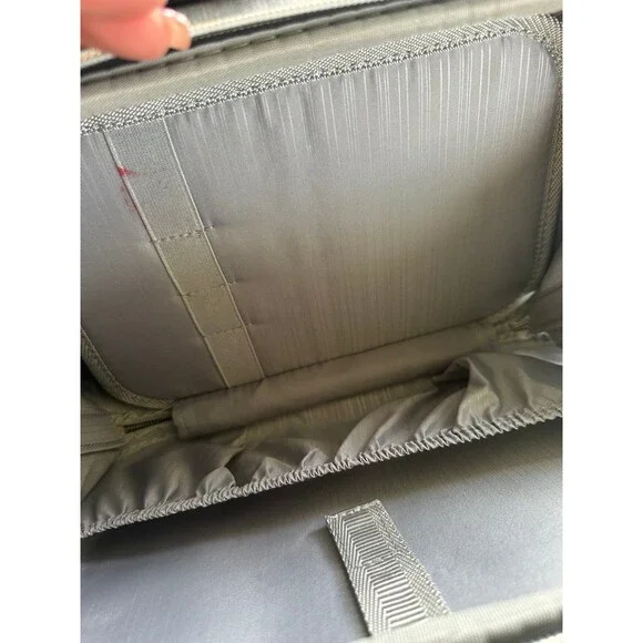 Triforce Sienna Hardside Elite Performance Travelware Silver Beauty Case Luggage - Picture 5 of 6